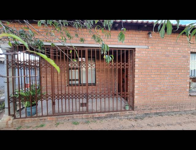 3 BEDROOM FREEHOLD FOR SALE IN OSIZWENI